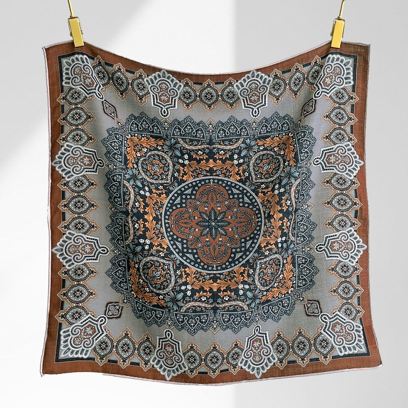 Ascot Neck Scarf - 센트럴 컴퍼스 페르시안 플로럴 스퀘어 스카프